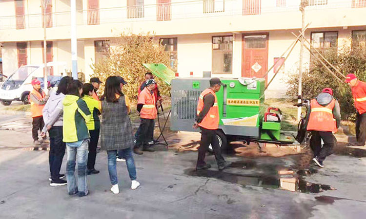 多功能高溫高壓清洗車，環(huán)衛(wèi)站交車培訓