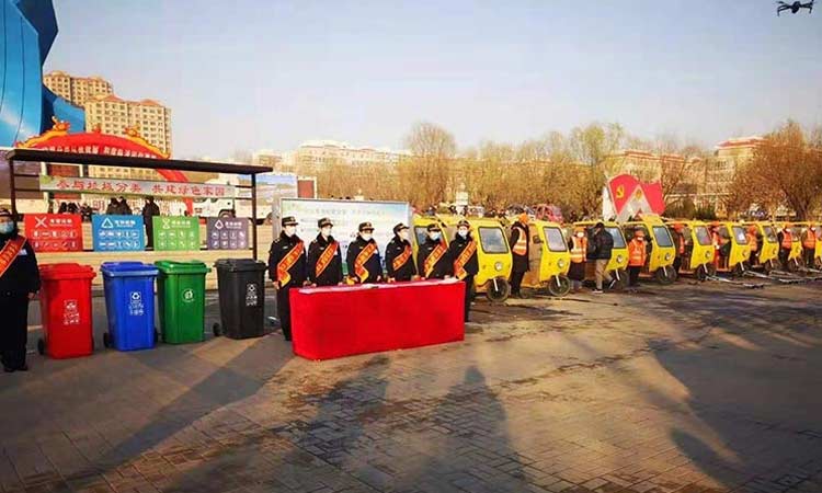 臨清環(huán)衛(wèi)公司推行垃圾分類，百易分類垃圾清運車也參與其中