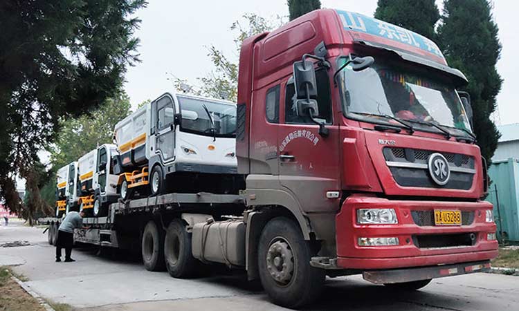 電動垃圾清運(yùn)車發(fā)車現(xiàn)場