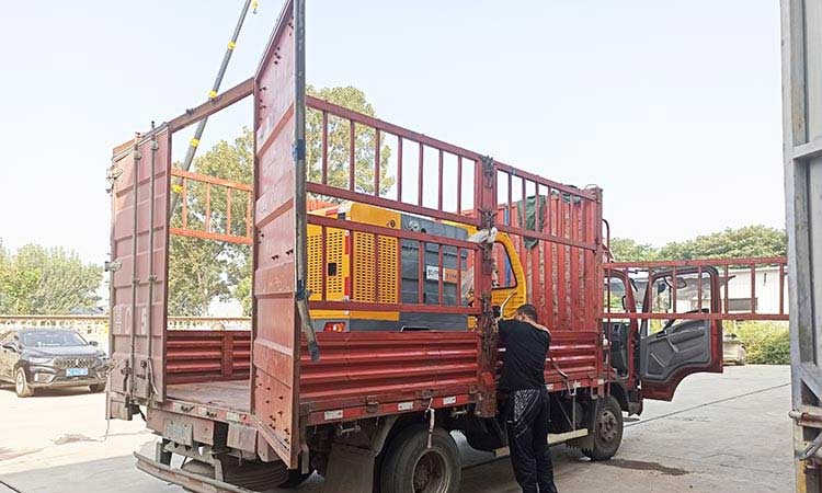環(huán)衛(wèi)公司購(gòu)買多功能高壓清洗車裝車發(fā)貨