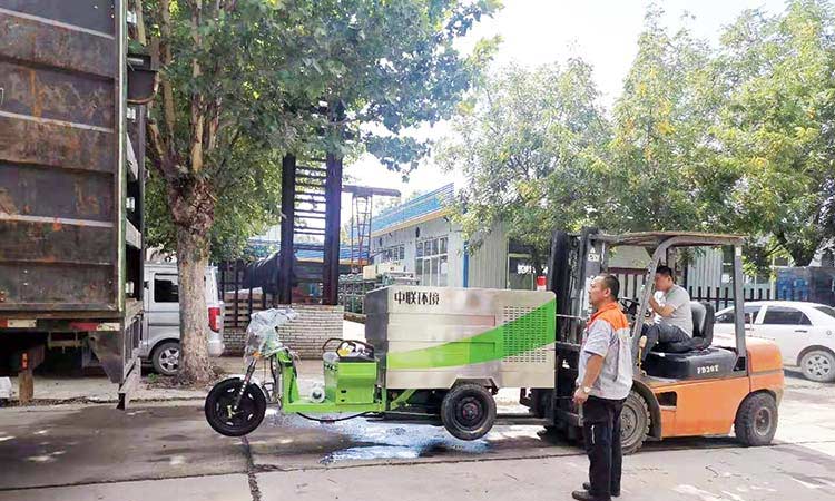 發(fā)往湖南環(huán)衛(wèi)公司的三輪高溫高壓清洗車，用于市政環(huán)衛(wèi)高溫高壓作業(yè)