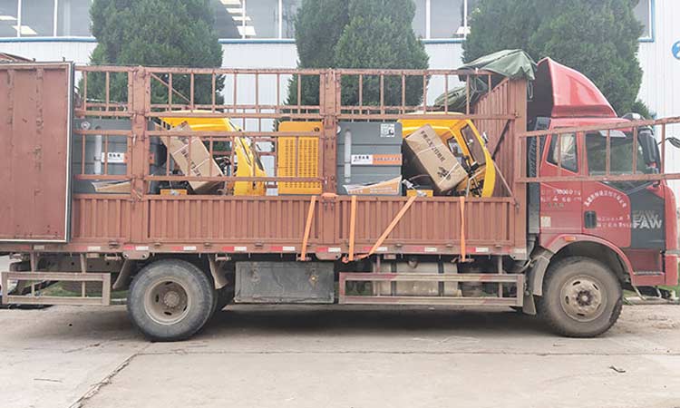高速收費站定制多功能高壓清洗車，用于道路的快速沖洗和保潔