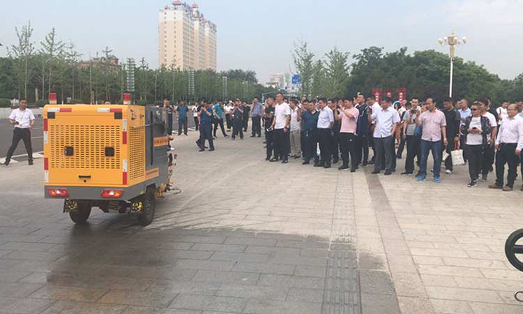 小型高壓清洗車(chē)