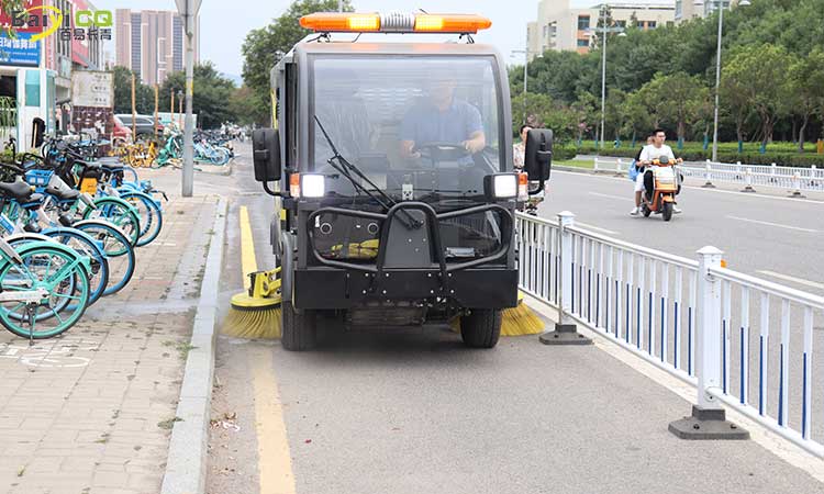 電動(dòng)道路洗掃車(chē)