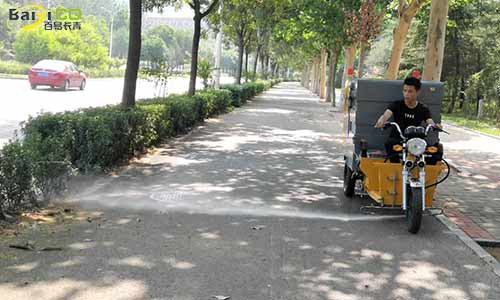 電動三輪高壓清洗車，車身小巧高壓沖洗不傷路面
