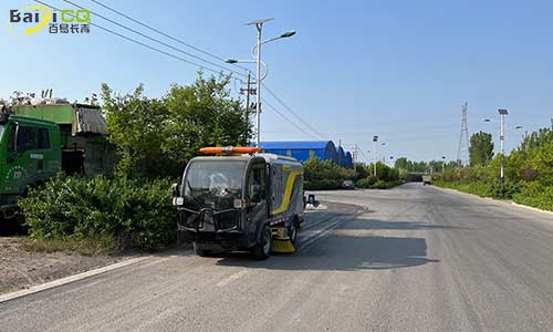 小型道路洗掃車，道路清潔高效無揚塵