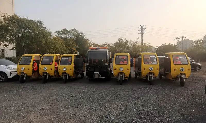 純電動(dòng)洗掃車及多功能高壓清洗車發(fā)往河南某環(huán)衛(wèi)公司，交接完成！