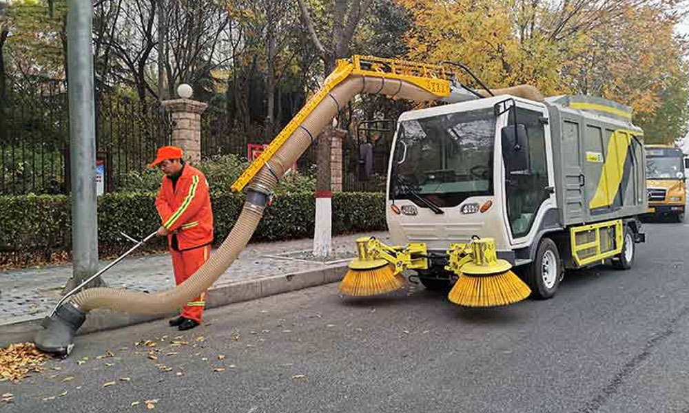 多功能樹葉收集車--解決秋、冬季大面積落葉難以收集和轉(zhuǎn)運問題！緩解保潔員勞動強度！