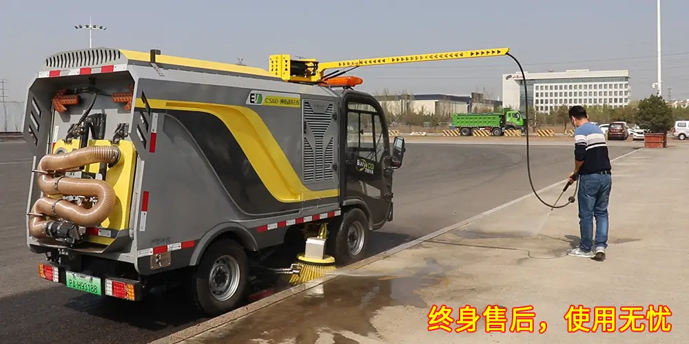 道路洗掃車，路面污漬清潔“專家”_電動(dòng)洗掃車_環(huán)衛(wèi)洗掃車_小型洗掃車