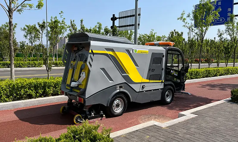 純電動深度清潔車，三級道路路面本色還原！清潔效果好，保持時間長！