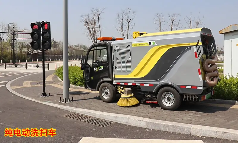 汽油版本洗掃車真的可以繼續(xù)再用嗎？純電動洗掃車又有哪些優(yōu)勢和特點？
