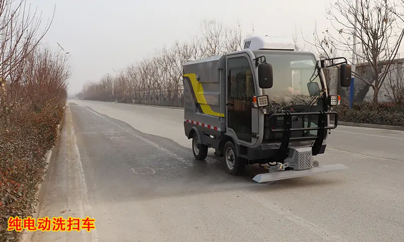 在全世界暢銷的電動小型高壓沖洗車，解決95%環(huán)衛(wèi)難題，你不想試一下效果嗎？