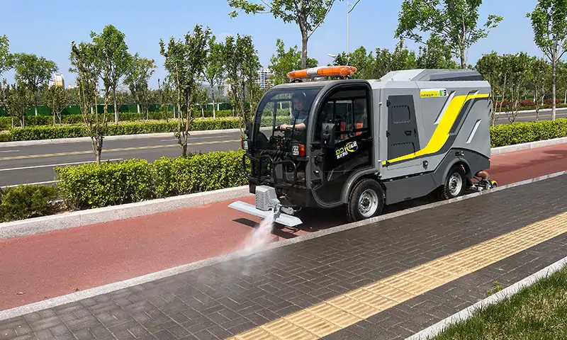 純電動小型深度清潔車-機場景區(qū)物業(yè)人行道、輔道等路段衛(wèi)生治理，純電動，更環(huán)保?。?！