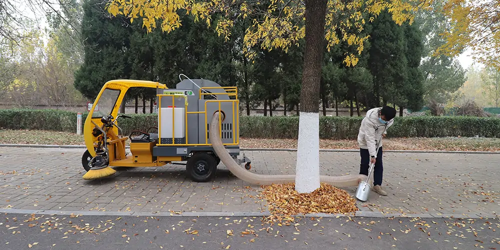 三輪樹(shù)葉收集車_多功能樹(shù)葉收集車_吸樹(shù)葉的機(jī)器_掃樹(shù)葉神器