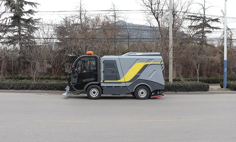 純電動深度清潔車，道路清潔好幫手！一米一深度清潔寬度，滿足多場景使用需求！