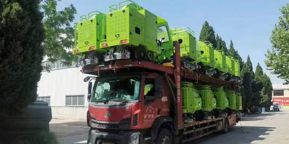 純電動(dòng)三輪樹(shù)葉收集車_多功能樹(shù)葉收集車_吸樹(shù)葉的機(jī)器_掃樹(shù)葉神器
