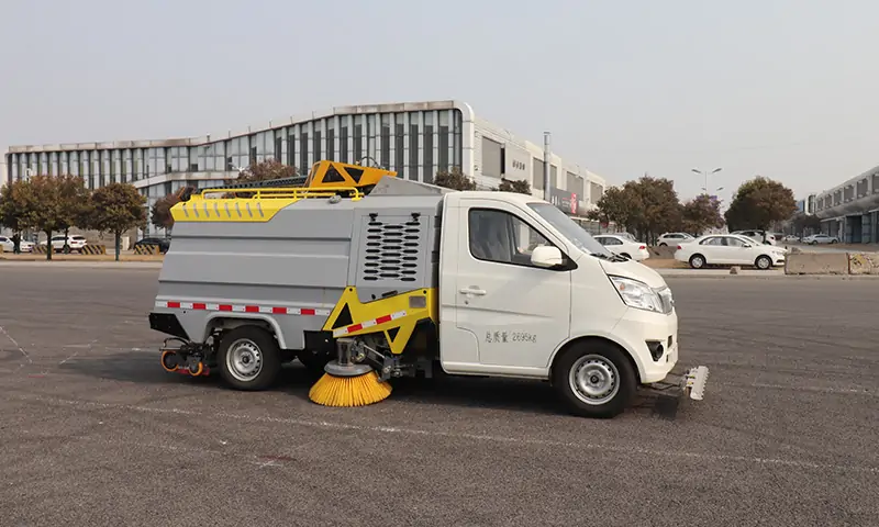新品上市！新能源純電動洗掃車亮相！長安底盤可上牌，可旋轉機械臂帶高壓沖洗顯奇效！