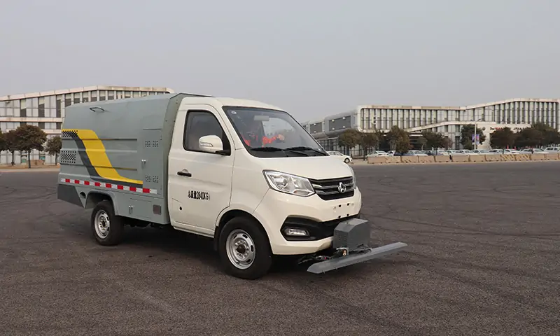 新品上市！新能源純電動道路養(yǎng)護車亮相！長安底盤可上牌，駕駛舒適，操作簡單！