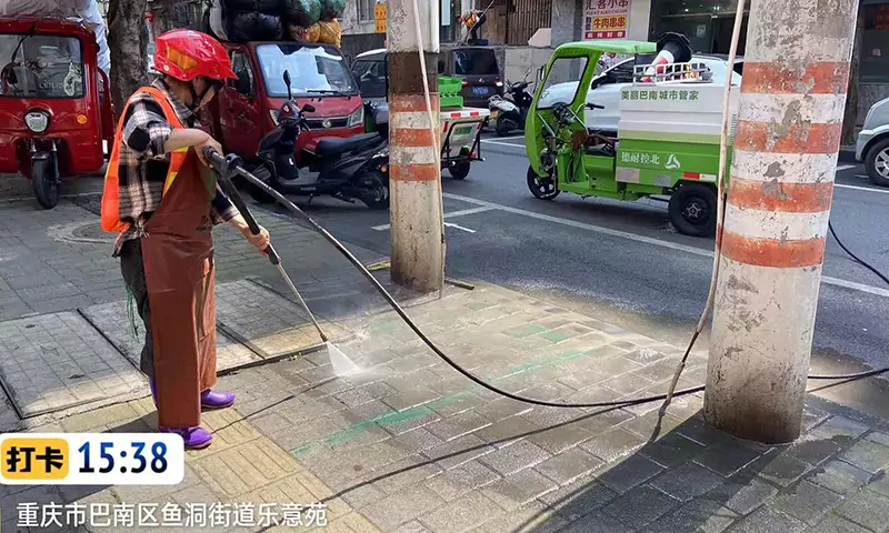 百易多功能高壓沖洗車助力美麗巴南，共建美好生活環(huán)境！現(xiàn)場案例分享！