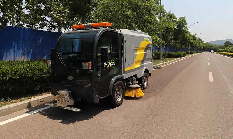 機場 廠區(qū) 園林 物業(yè)地面洗掃問題，一車解決！見證純電動洗掃車的洗掃魅力吧！