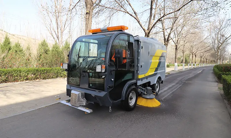 純電動洗掃車背街小巷顯神通，洗掃全面，操作簡單獲得認可
