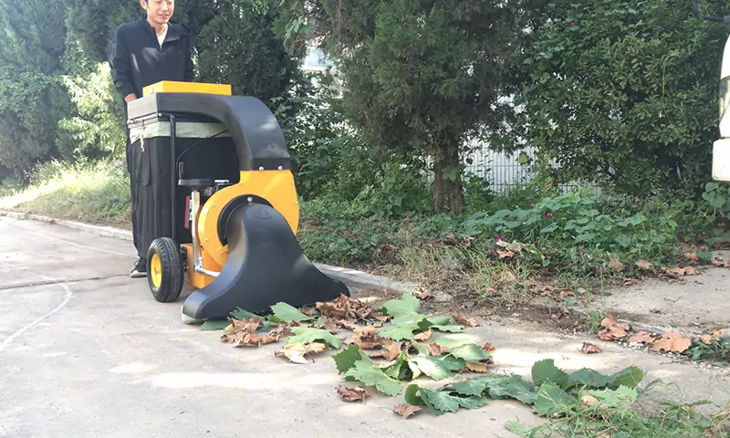 手推式樹葉收集器，園林物業(yè)落葉收集轉(zhuǎn)運好幫手，操作簡單，靈活多樣