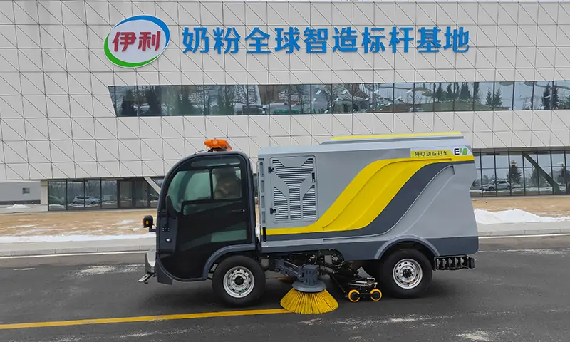 伊利工廠引入純電動洗掃車，構建綠色清潔新未來