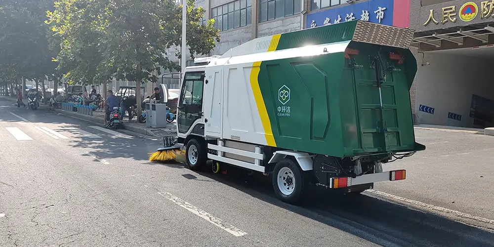 樹(shù)葉收集車_多功能樹(shù)葉收集車_吸樹(shù)葉的機(jī)器_新型樹(shù)葉收集車_電動(dòng)樹(shù)葉專用收集車