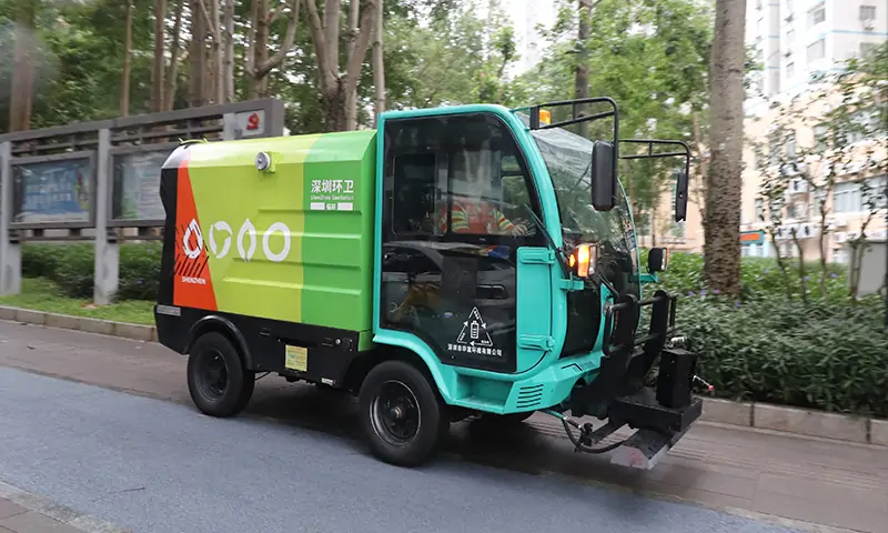 四輪高壓清洗車：助力深圳環(huán)衛(wèi)，為更美好的生活環(huán)境鋪路