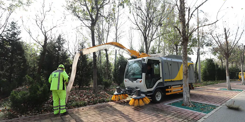 樹葉收集車 多功能樹葉收集車 吸樹葉的機(jī)器 新型樹葉收集車 電動(dòng)樹葉專用收集車 樹葉收集一體車 吸入式樹葉收集車