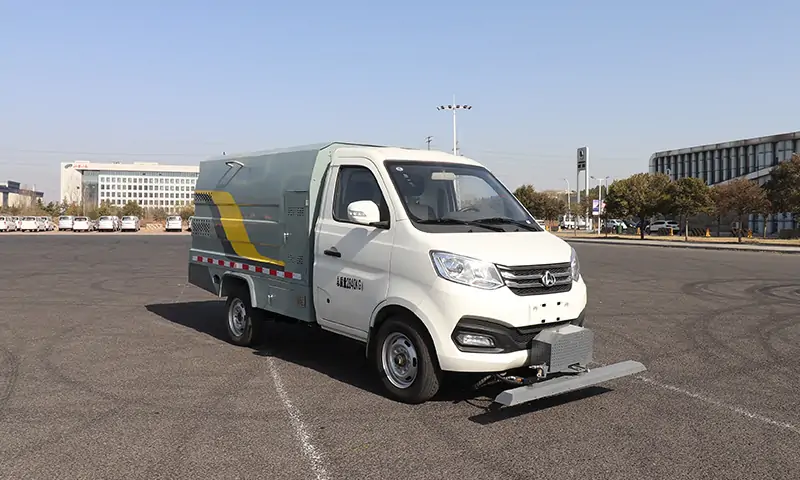 新能源道路養(yǎng)護車：綠色清潔，高效環(huán)保的城市美容師