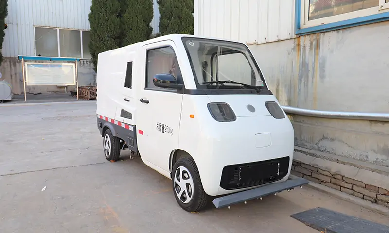 純電動道路養(yǎng)護車：清新環(huán)保，高效保潔的未來之選