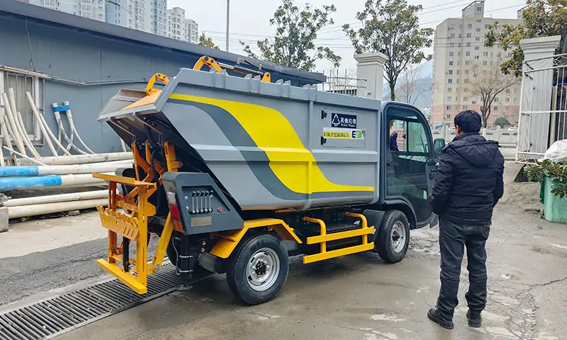 后裝式垃圾清運車助力漢中市略陽縣環(huán)衛(wèi)事業(yè)！