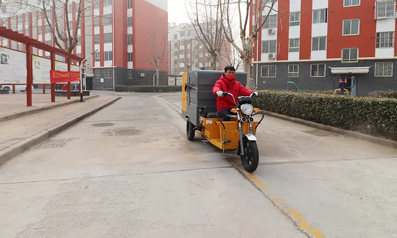 三輪多功能高壓清洗車，作業(yè)持久、功能多樣、效率高效！