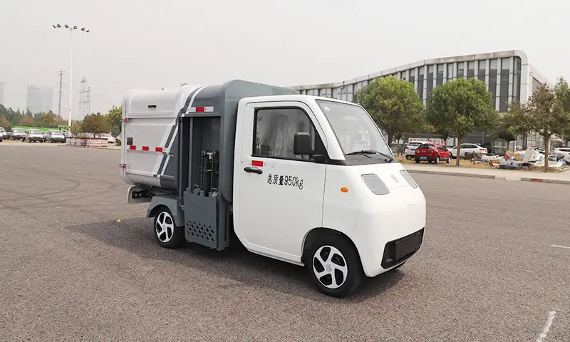 新能源四輪側裝垃圾清運車：垃圾轉運創(chuàng)新專業(yè)設備，有公告，可上牌