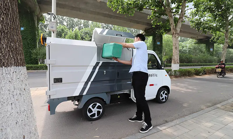 新能源垃圾清運車：物業(yè)景區(qū)道路垃圾桶垃圾轉運的專業(yè)設備
