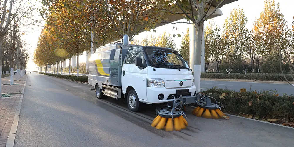 新能源樹(shù)葉收集車 新能源多功能樹(shù)葉收集車 新能源吸樹(shù)葉的機(jī)器 新能源新型樹(shù)葉收集車