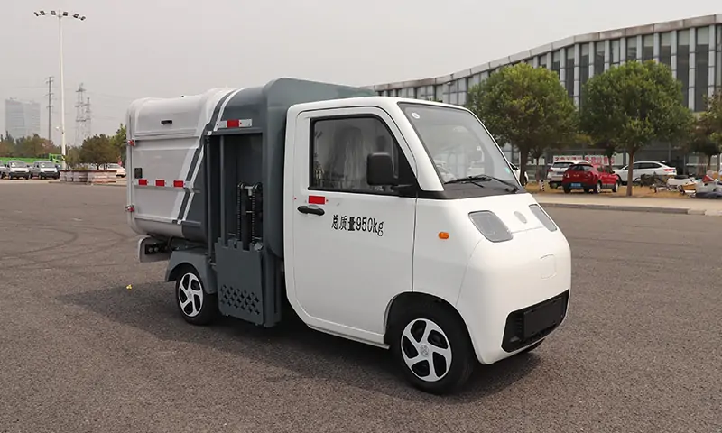 新能源四輪垃圾清運(yùn)車：高效環(huán)保，助力城市清潔