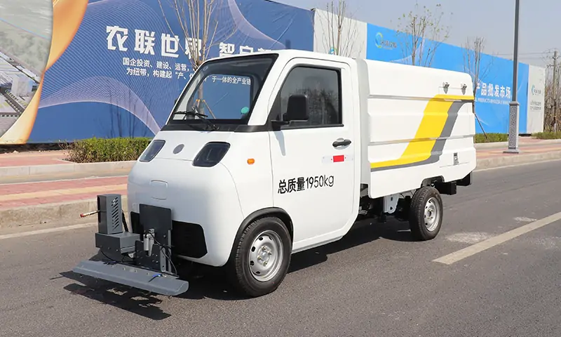 綠色環(huán)保、高效便捷——新能源樹葉收集車助力城市秋季環(huán)衛(wèi)