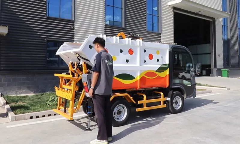 綠色驅動 智慧作業(yè)——后裝式新能源垃圾清運車引領環(huán)衛(wèi)新風尚