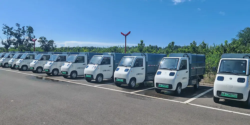 新能源側(cè)裝垃圾車(chē)，側(cè)裝式垃圾車(chē)，垃圾車(chē)，小型垃圾車(chē)