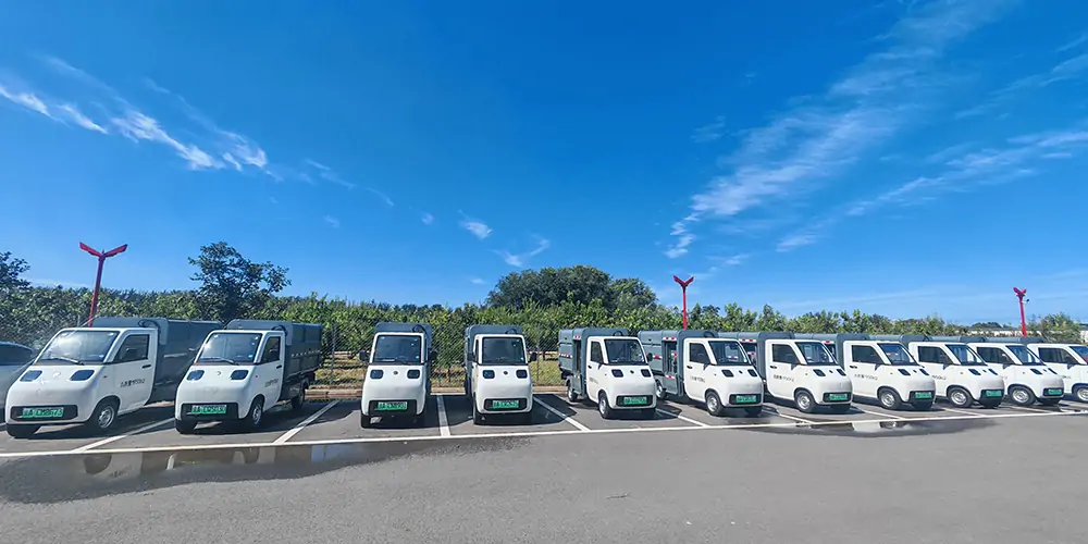 新能源側(cè)裝垃圾車(chē)，側(cè)裝式垃圾車(chē)，垃圾車(chē)，小型垃圾車(chē)