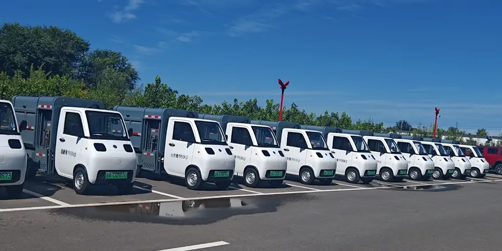 新能源側(cè)裝垃圾車(chē)，側(cè)裝式垃圾車(chē)，垃圾車(chē)，小型垃圾車(chē)